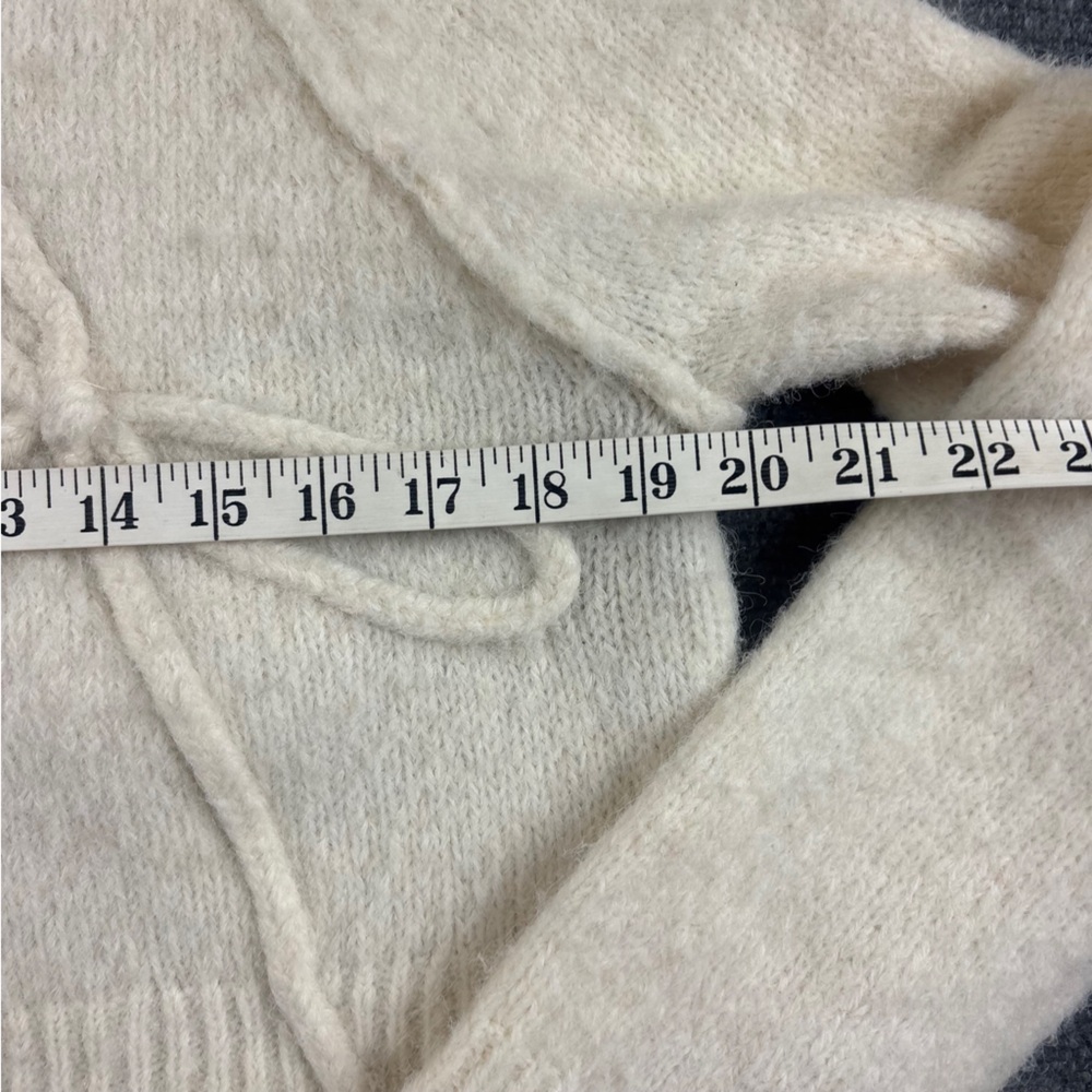 AMERICAN EAGLE Women’s Cream SUPER SOFT Knit Crop Crewneck Bow sweater- Medium - Picture 4 of 6